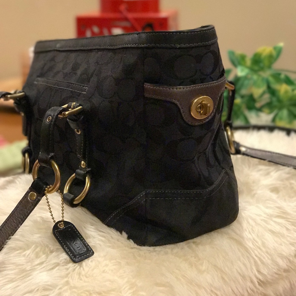 Black Coach Bag Signature Print in GOOD CONDITION